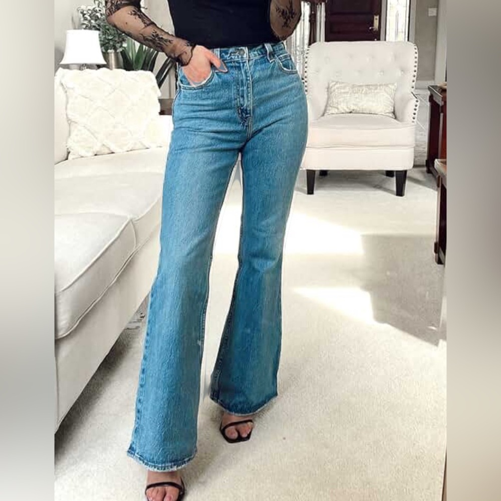 Levi’s 70s high rise flare 25